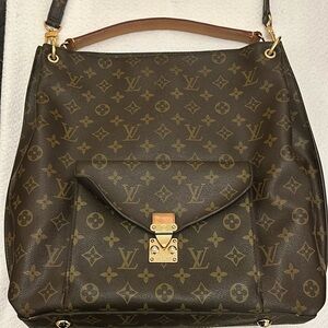 Louis Vuitton Métis hobo